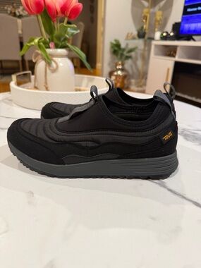 Teva women’s Slip-On Sneakers in Black and Gray